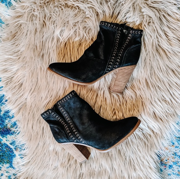 finchie bootie vince camuto